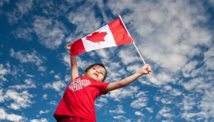 Phải đạt đủ tuổi tối thiểu để đăng ký nhập quốc tịch Canada