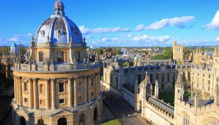 Các trường Đại học nổi tiếng như Oxford, Cambridge đều thuộc Châu  u